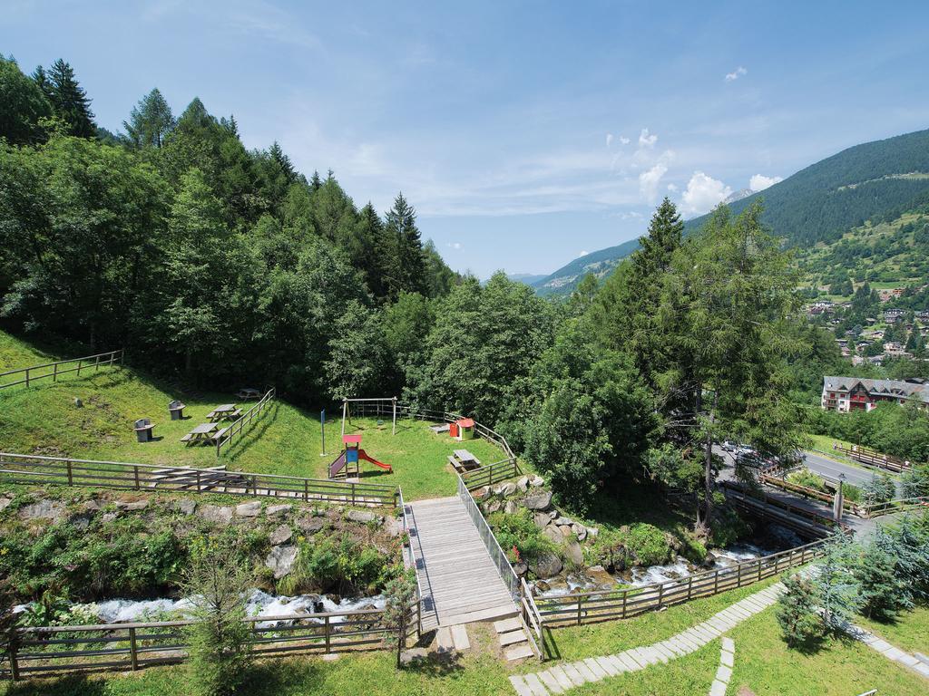 Residence Adamello Resort Ponte Di Legno Exterior photo